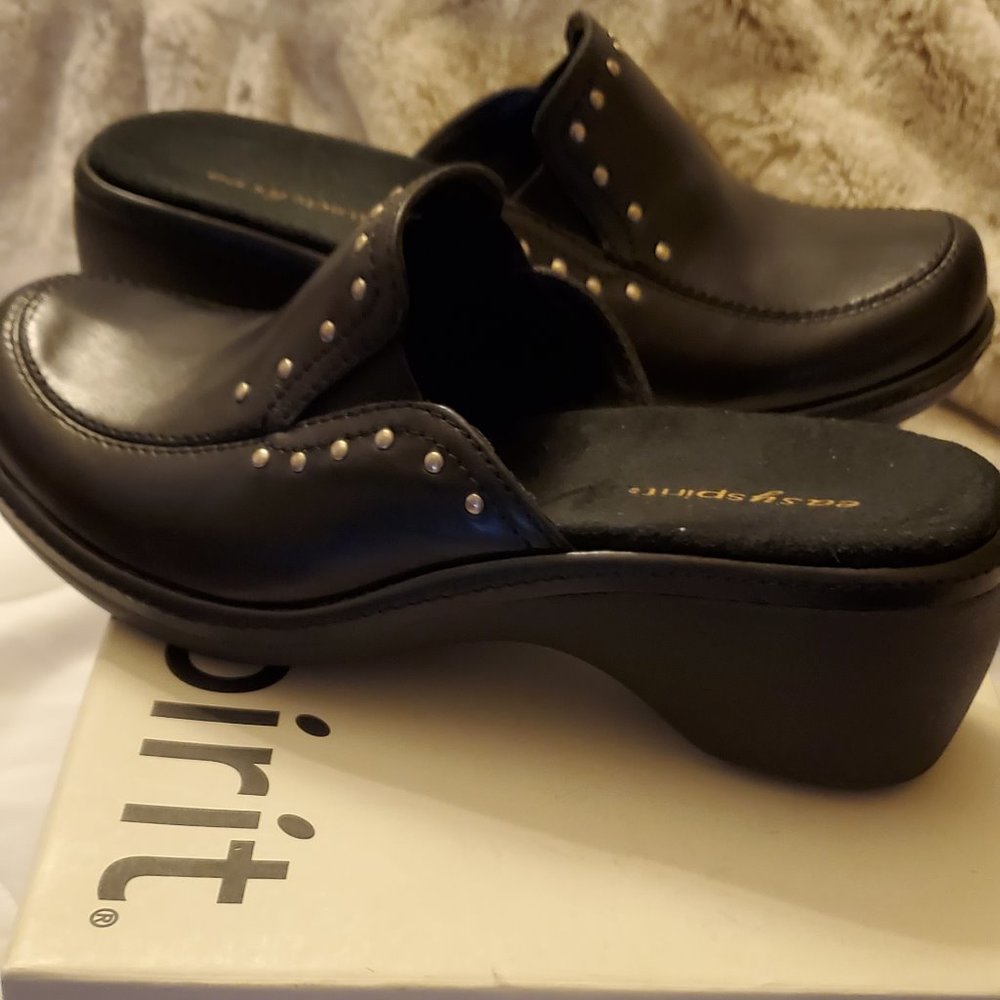 NIB:  EASY SPIRIT 6.5M Black Leather Mules Clogs